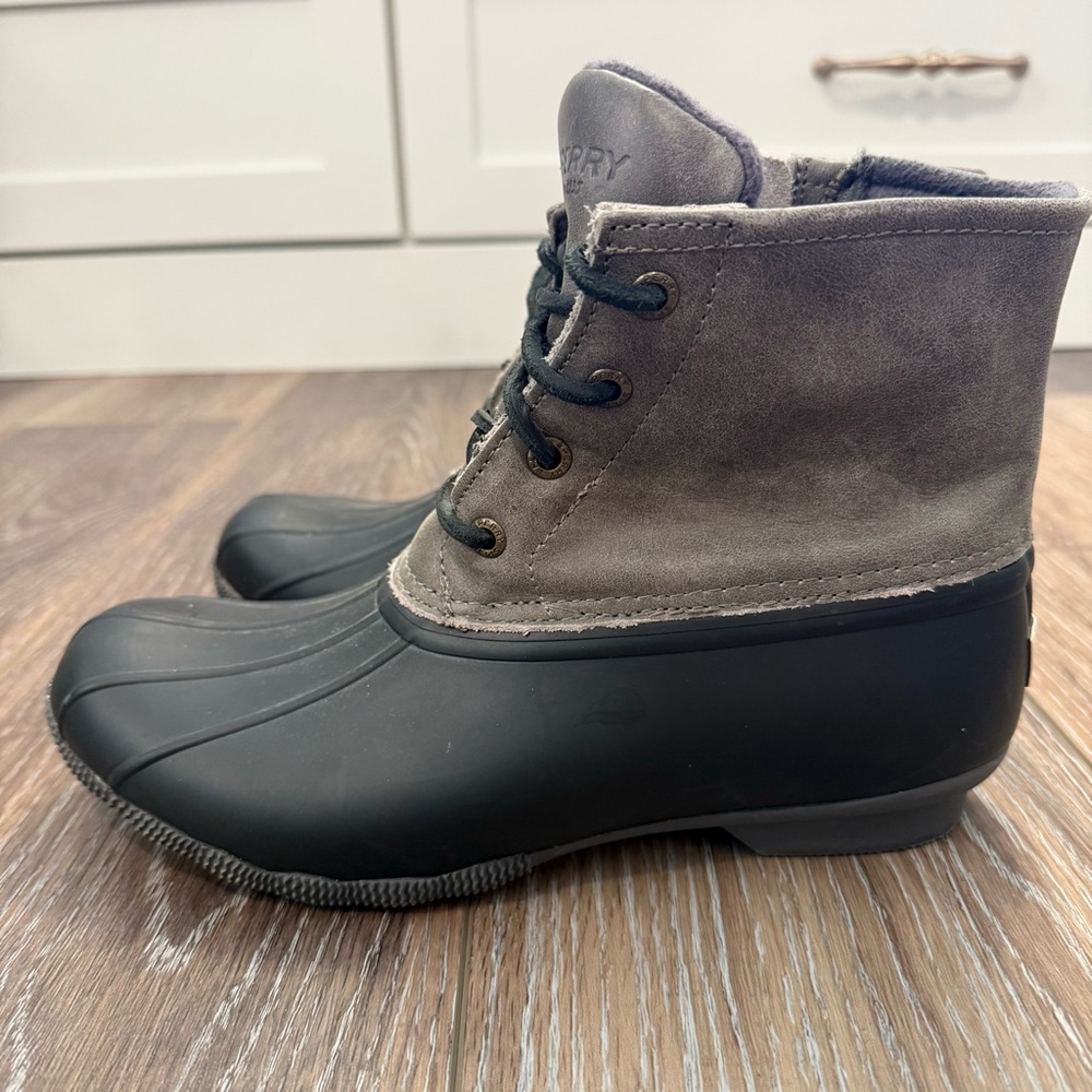 Sperry Waterproof Leather Duck Boots Women SZ 8M Black & Gray Preppy Snow Rain - Picture 2 of 9